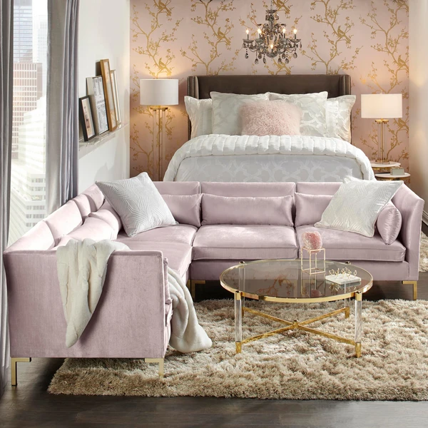 Queen Of The Store - Image 5